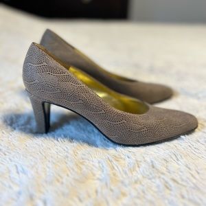 Bruno Magli Heels‎ abstract print